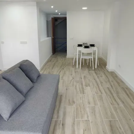 Lovely 2 Bed 2 Bath Near To Beach: Amposta Apartment Salou