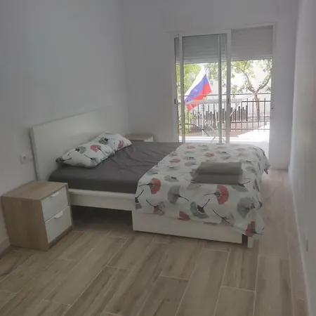 Lovely 2 Bed 2 Bath Near To Beach: Amposta Apartment Salou
